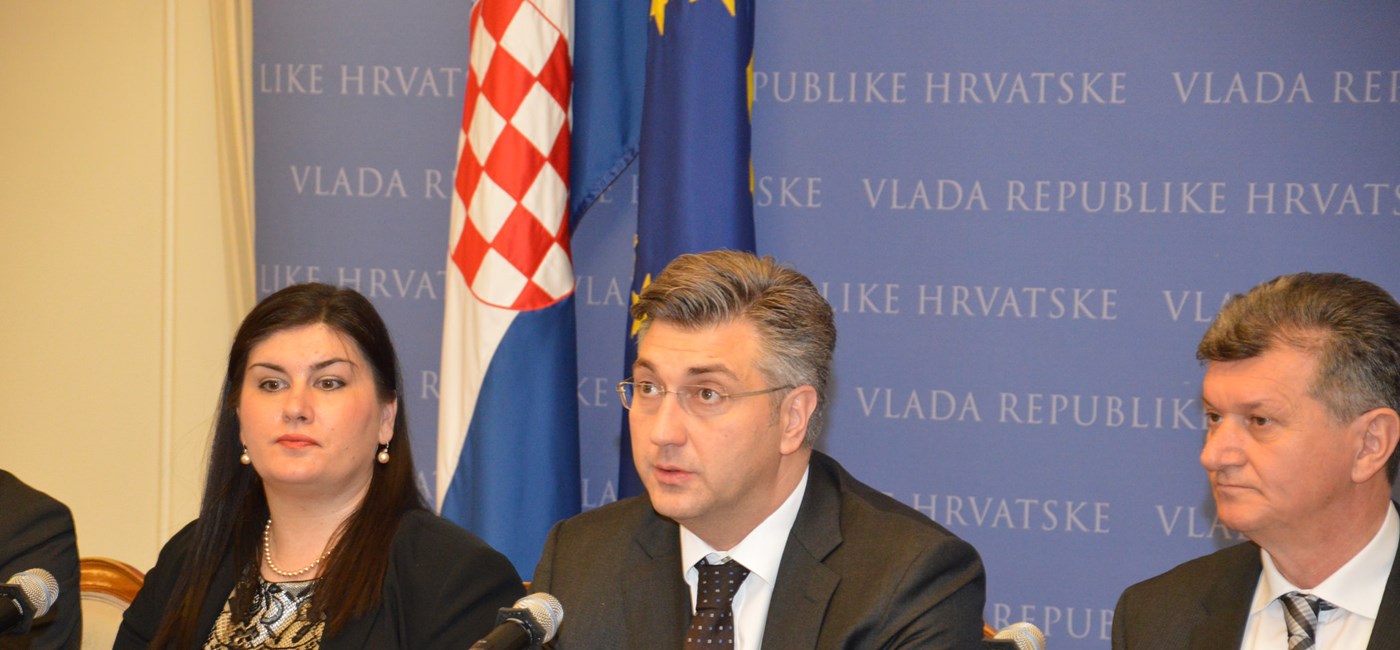 12 grant contracts signed for upgrading of day hospitals